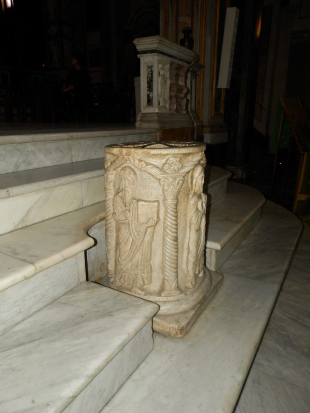 well_basilica s. Bartolomeo (3), Rome.JPG